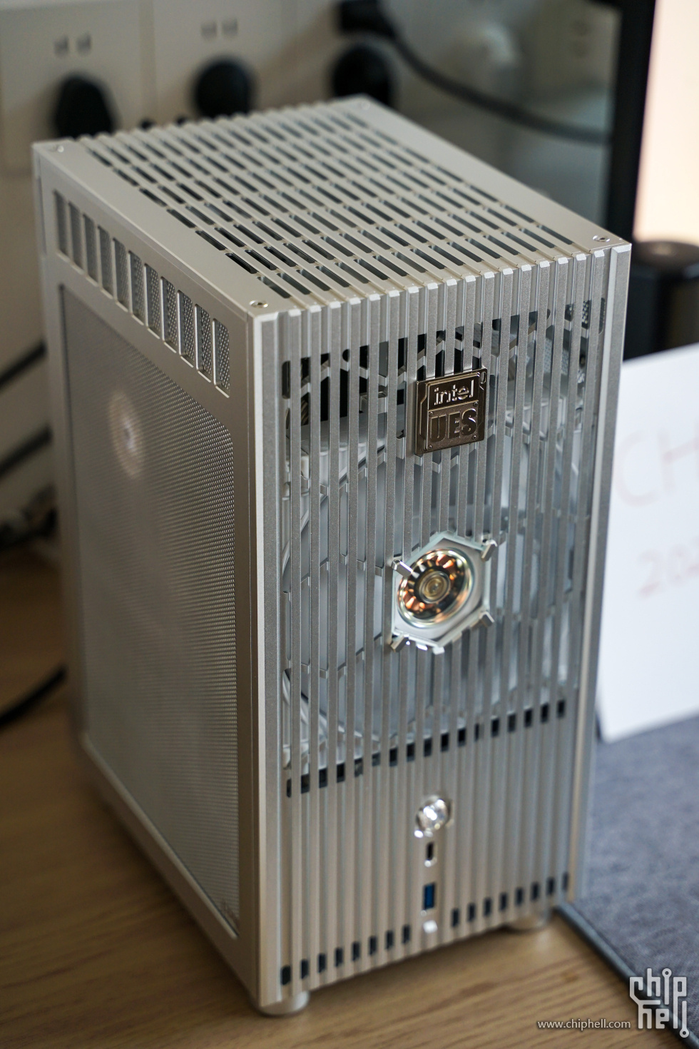 170602wb0fwyib3bd39yd2