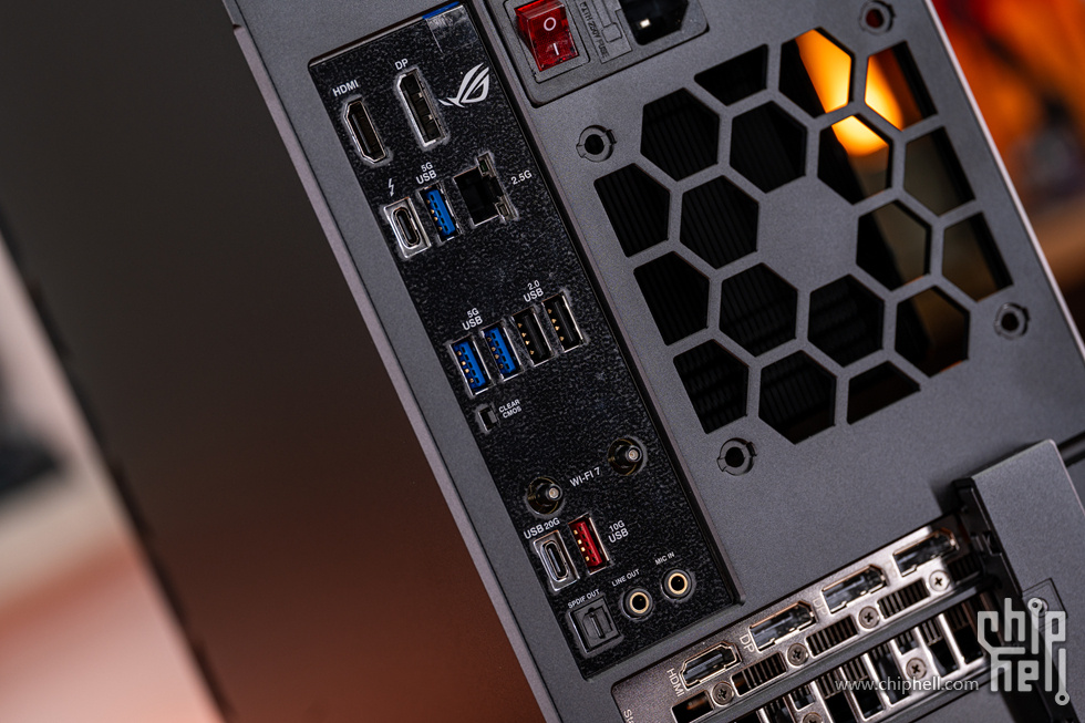 aboStudio的ContainerM+酷睿5 245K+华硕 RTX 5060 Ti