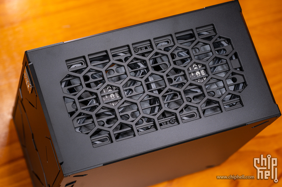 aboStudio的ContainerM+酷睿5 245K+华硕 RTX 5060 Ti