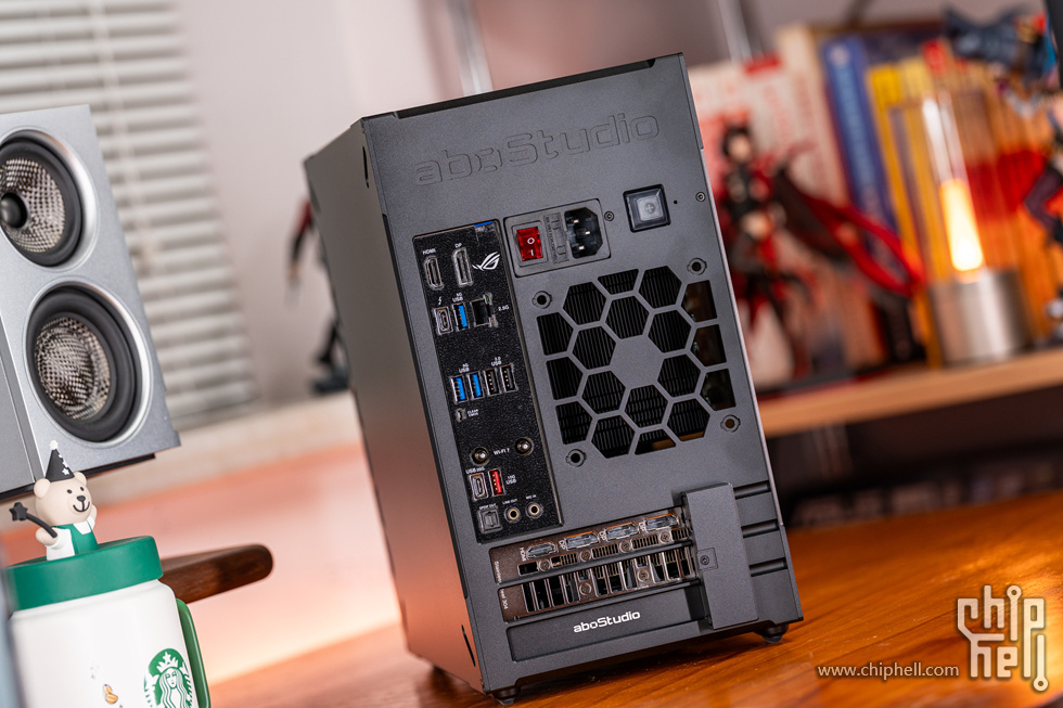 aboStudio的ContainerM+酷睿5 245K+华硕 RTX 5060 Ti