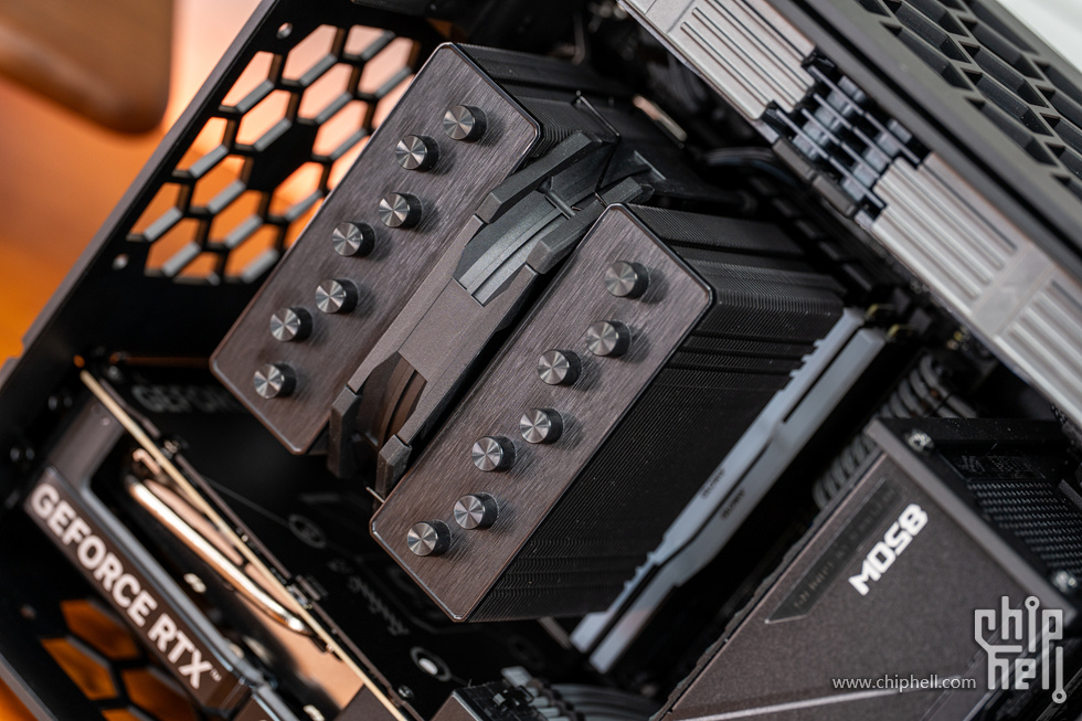 aboStudio的ContainerM+酷睿5 245K+华硕 RTX 5060 Ti