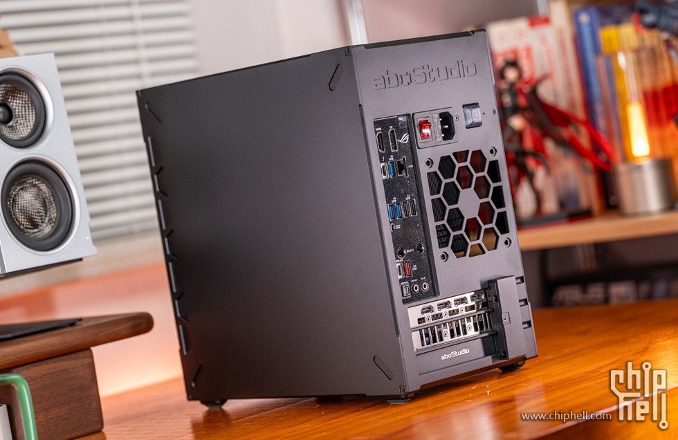 aboStudio的ContainerM+酷睿5 245K+华硕 RTX 5060 Ti