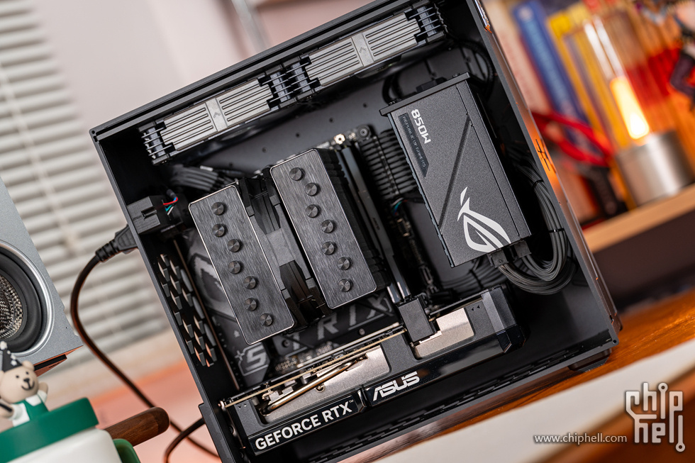 aboStudio的ContainerM+酷睿5 245K+华硕 RTX 5060 Ti