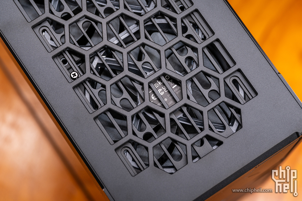 aboStudio的ContainerM+酷睿5 245K+华硕 RTX 5060 Ti